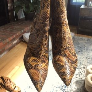 H&M snake pointed 1 inch heels